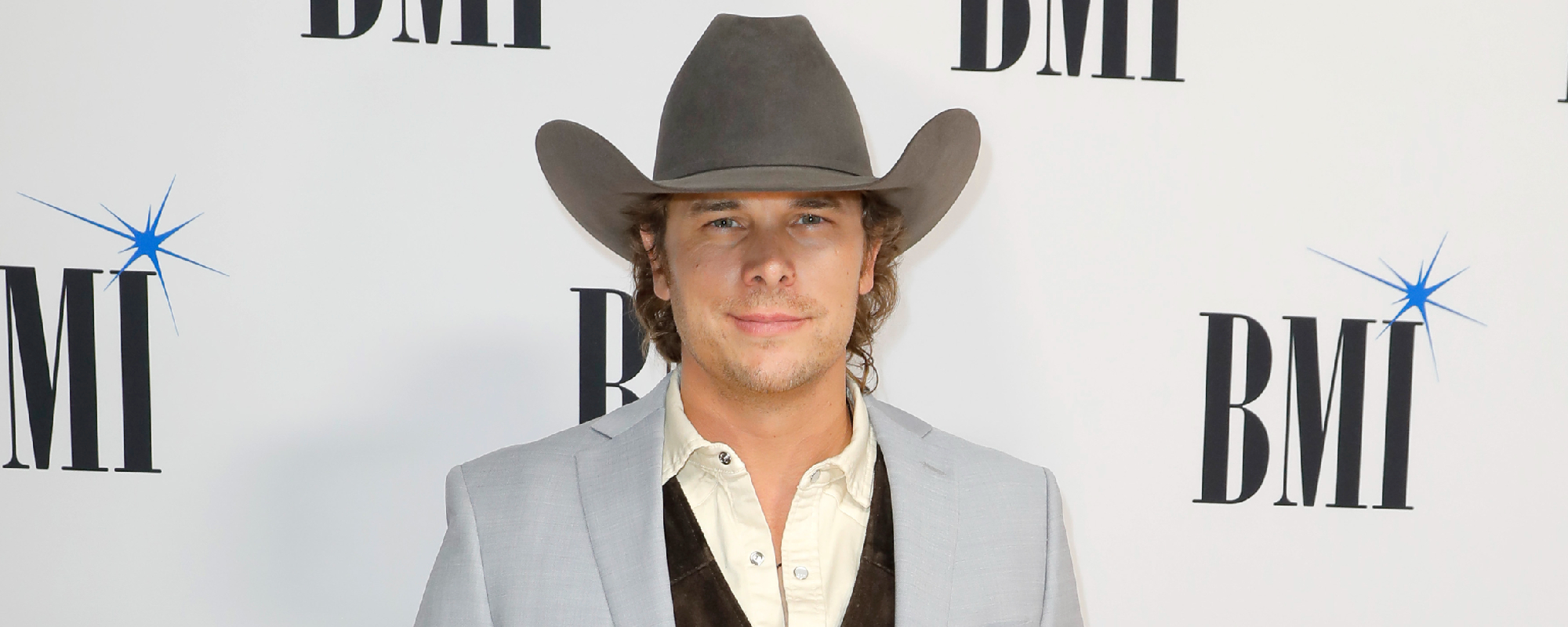 Une star de la country arrête sa carrière et annule brusquement ses émissions pour demander l'aide d'un professionnel : « Grâce à la grâce et à la miséricorde de Dieu, je m'en sortirai »