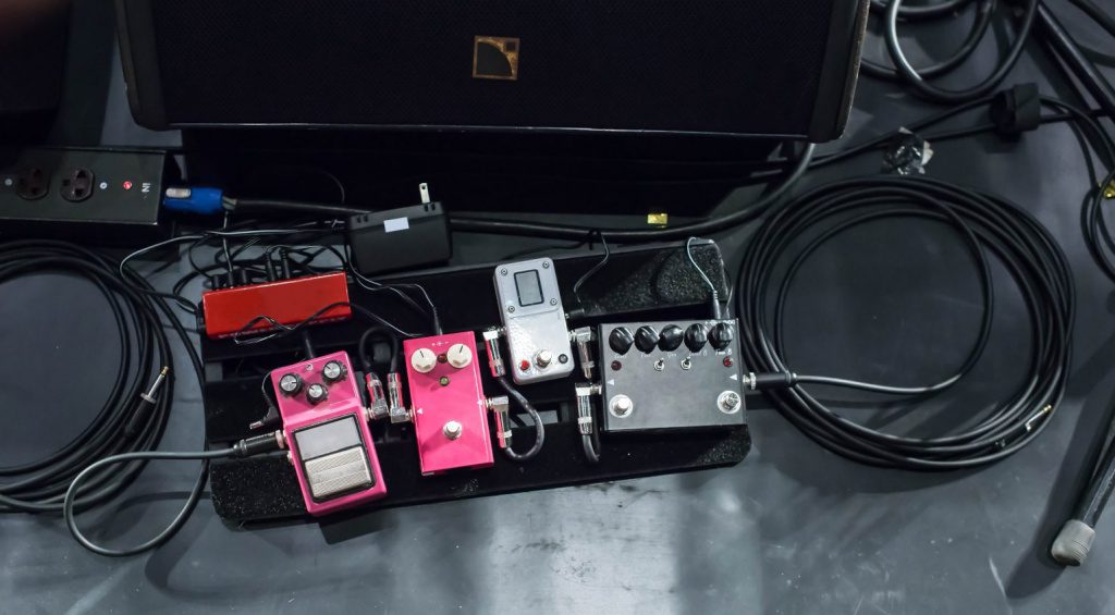 Pédales d'effets insolites : Une chasse au trésor sonique en 6 chapitres