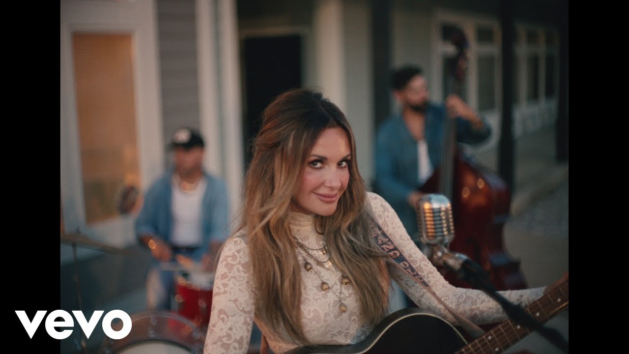 Carly Pearce célèbre son anniversaire avec un billet surprise qui fait bousculer les fans
