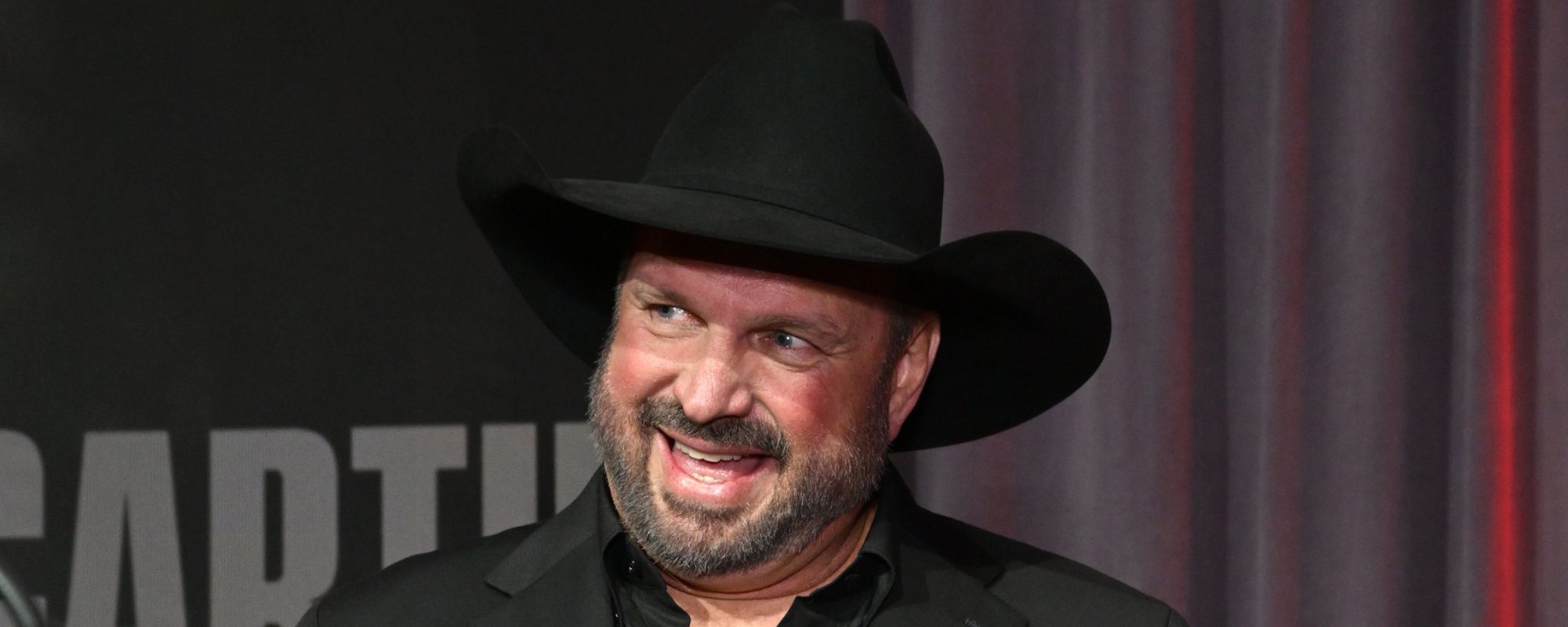 Garth Brooks se réjouit de cette reprise de son hit n°1 de 1993 : « Arrêtez de faire des trucs de Garth mieux que Garth »