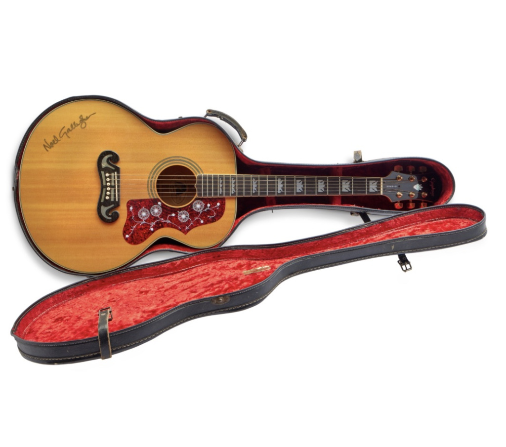 Guitare acoustique Epiphone EJ-200—signée et utilisée par Noel Gallagher sur "(Quelle est l'histoire) Morning Glory ?," vers les années 1990