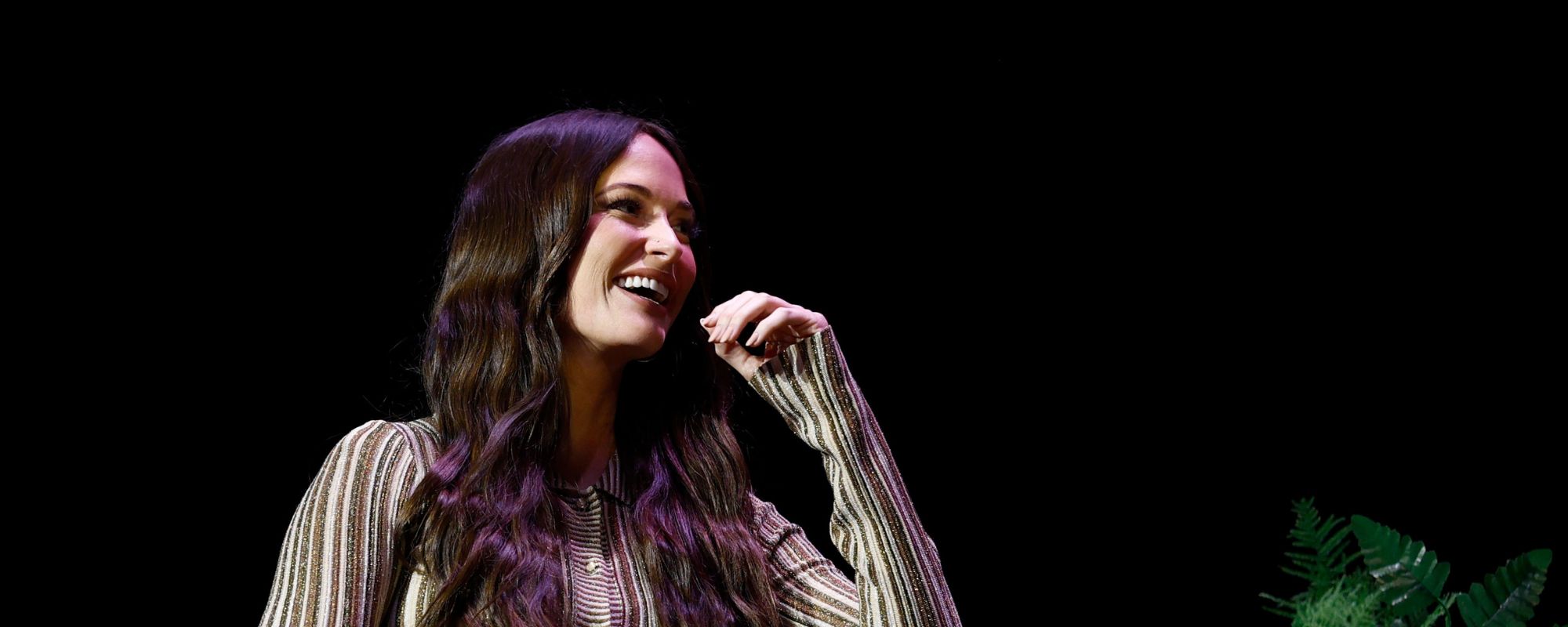 Kacey Musgraves jure que des ovnis l'ont suivie lors d'un vol vers Nashville – et elle a une vidéo pour le confirmer
