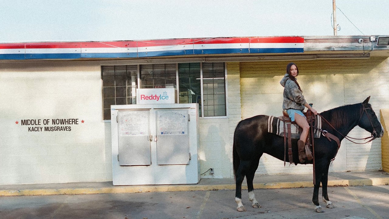 Kacey Musgraves participe au concours de sosie à Londres et perd face à Doppleganger