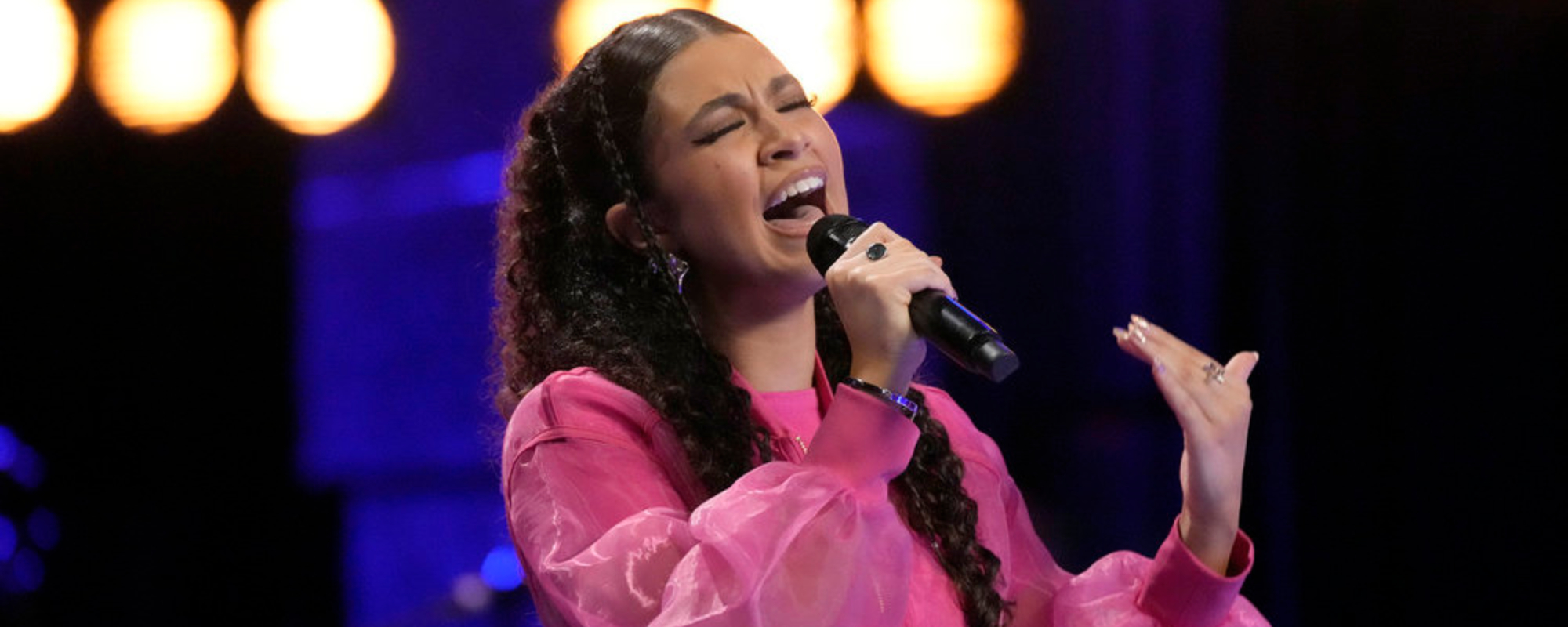 Liv Ciara, 16 ans, fait pleurer l'entraîneur Kelly Clarkson avec l'incroyable reprise de Billie Eilish lors de la finale de "The Voice"