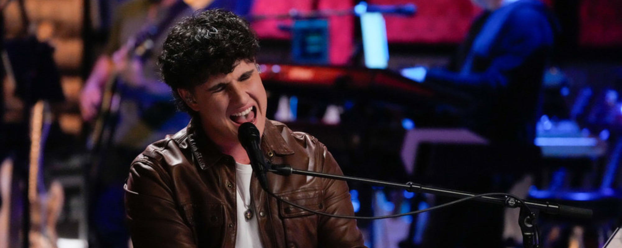 Lucas West, finaliste de "The Voice", couvre "Ordinary People" de l'entraîneur John Legend d'une manière incroyable
