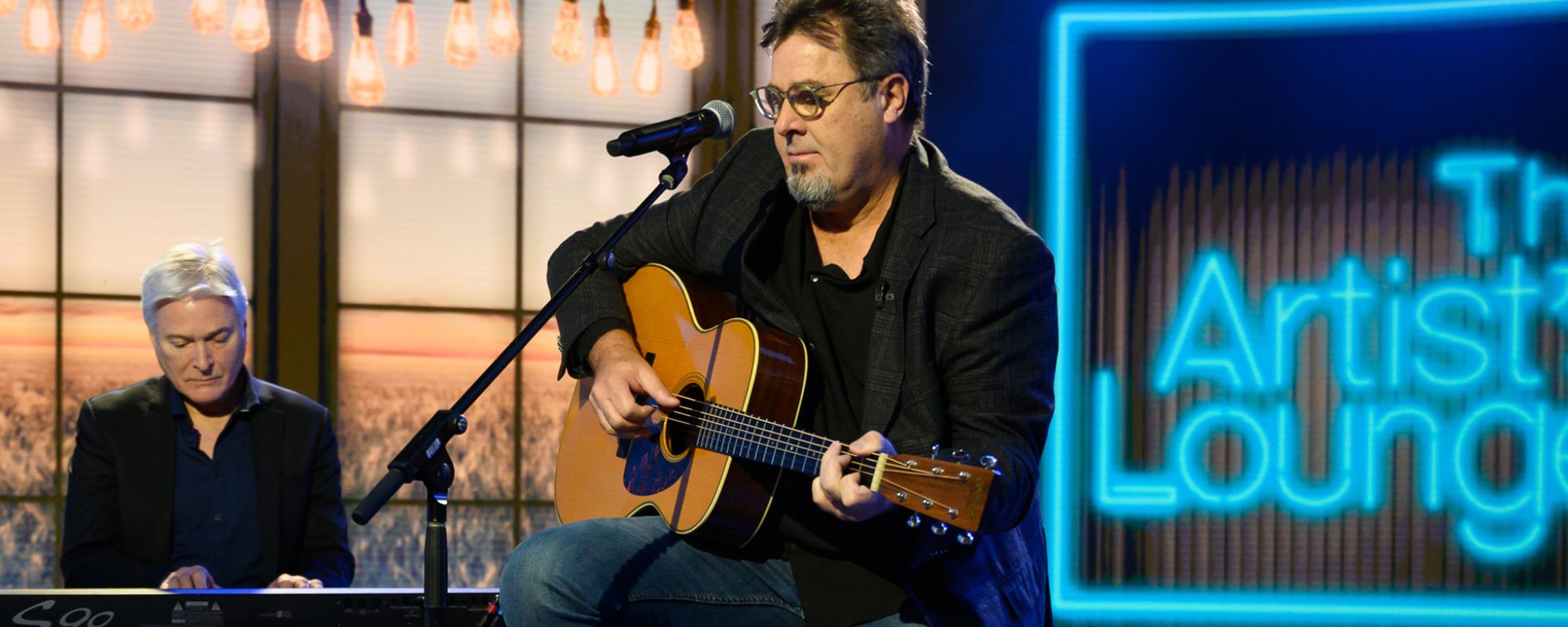 Vince Gill playing guitar