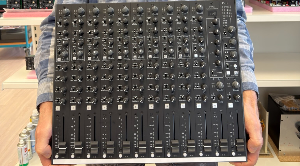 Zaehl PM12 : une console haut de gamme pour la musique électronique live ?