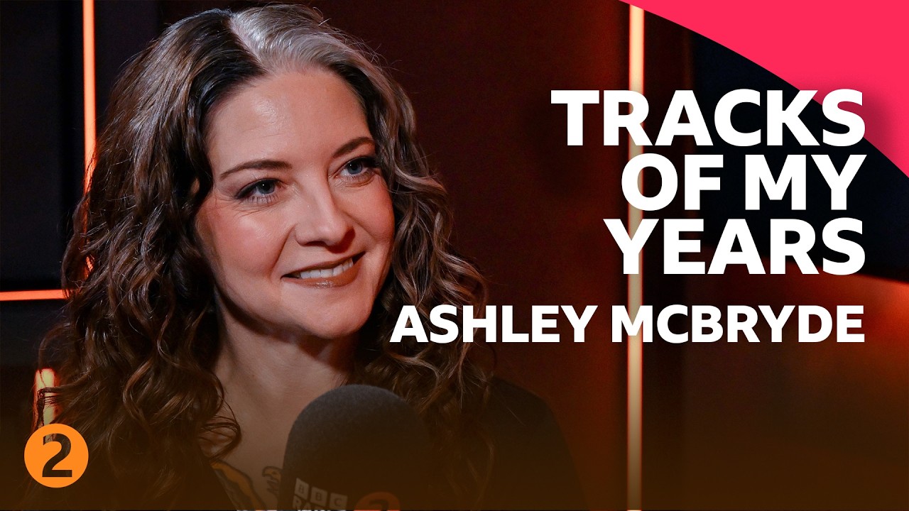 Ashley McBryde révèle le cadeau de Dolly Parton qu'elle chérissait depuis des décennies