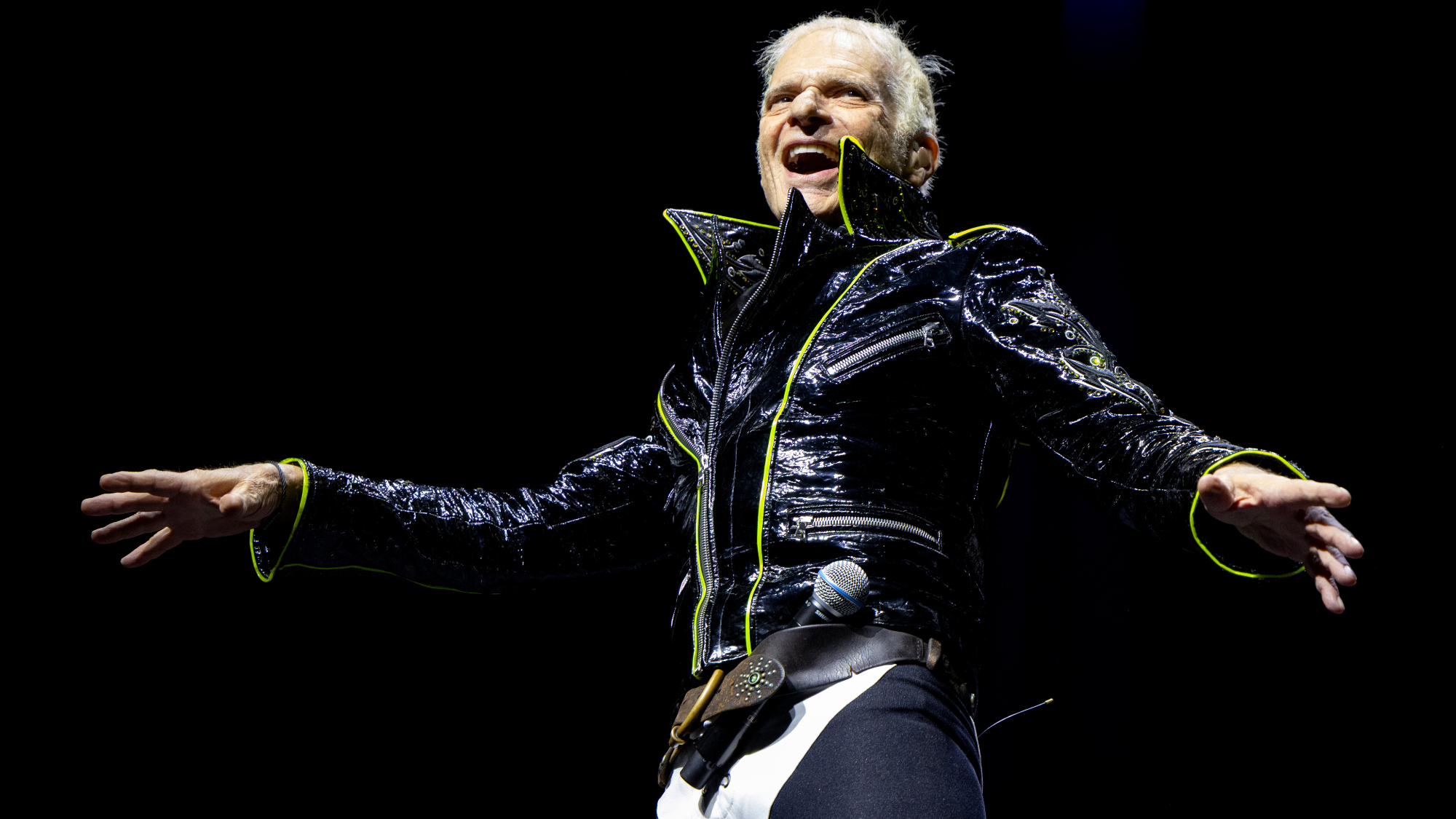 David Lee Roth était dans un « état d'esprit de l'Oregon (New York) » en chantant le classique de Billy Joel de 1976 à Grand Ronde