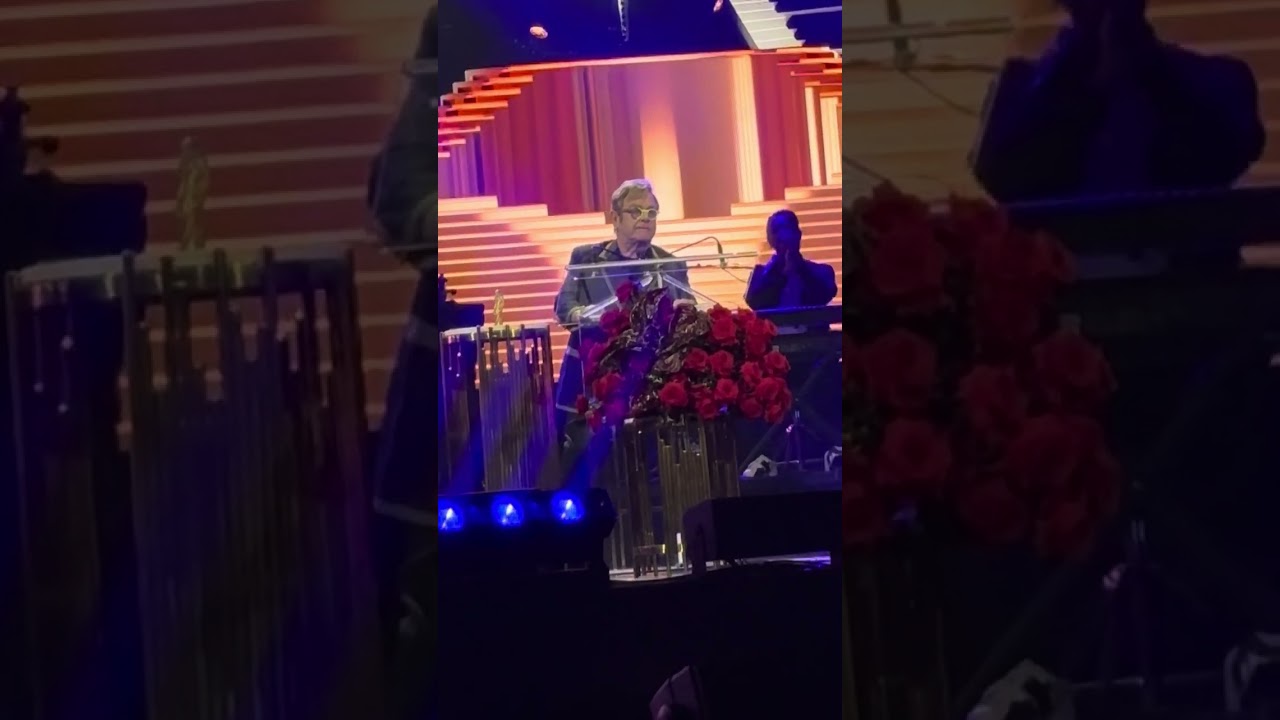 Elton John parle d'enregistrer un autre type d'album après une grave infection oculaire