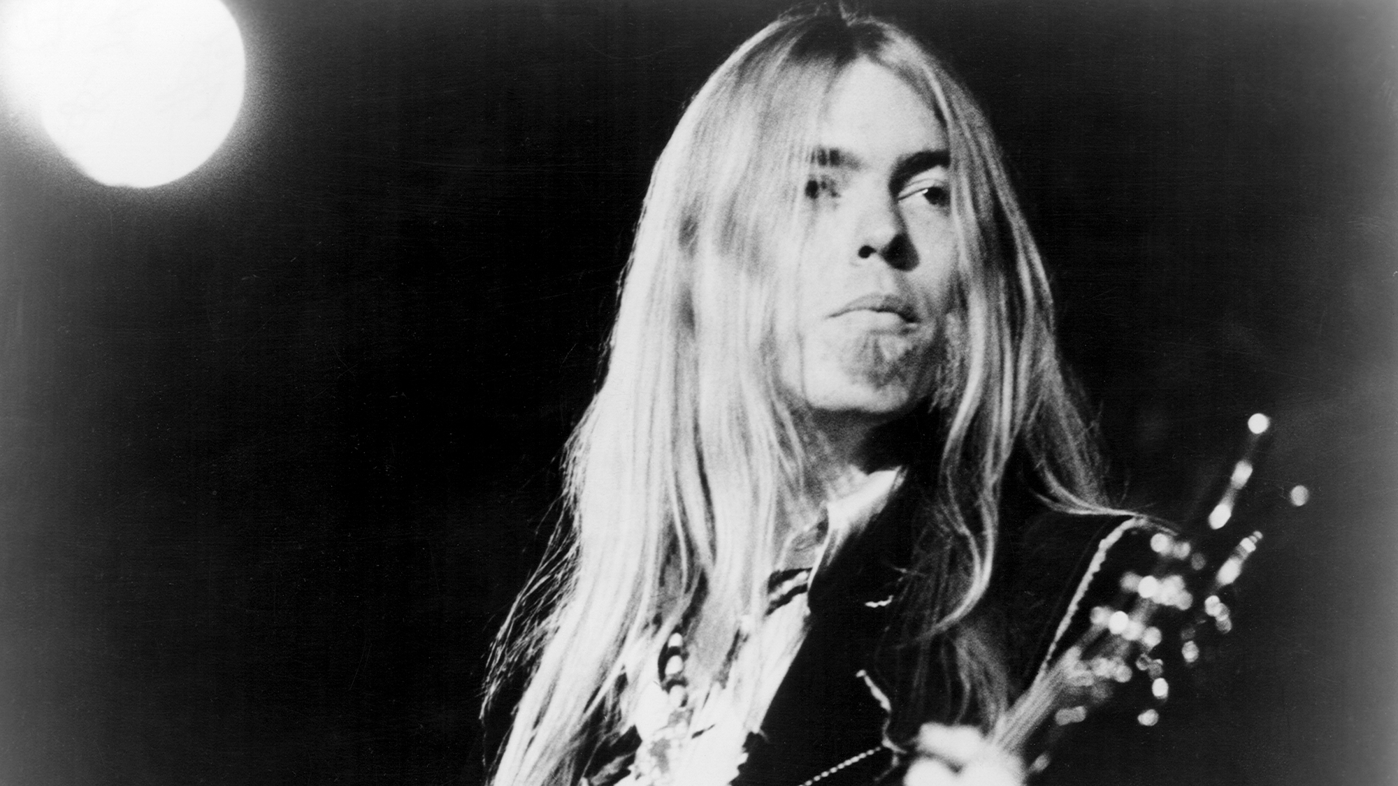 Gregg Allman parle de la mort de son frère dans la bande-annonce du prochain documentaire : "J'étais en colère contre Dieu de l'avoir emmené"