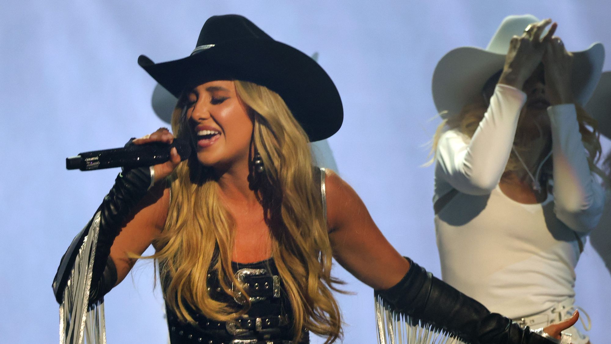 La version country de « Sally, When the Wine Runs Out » de Lainey Wilson est tout