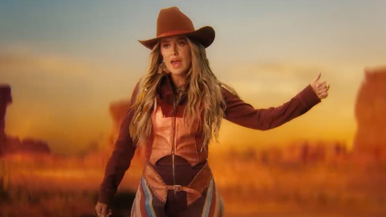 Lainey Wilson se rend compte qu'elle en fait trop en studio sur son dernier tube : "I Just Let It All Go"