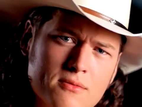« Vous ne récupérez pas votre argent » : Blake Shelton propose une routine de stand-up impromptue lors d'un spectacle dans sa ville natale