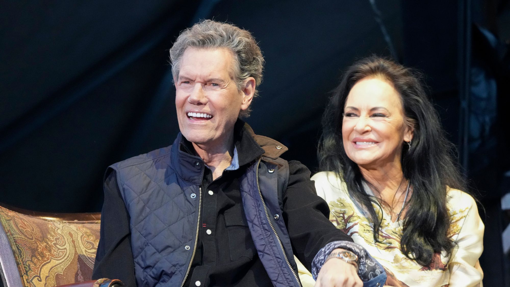 Randy Travis possède une collection de chansons inédites « masterisées, mixées et prêtes à partir »